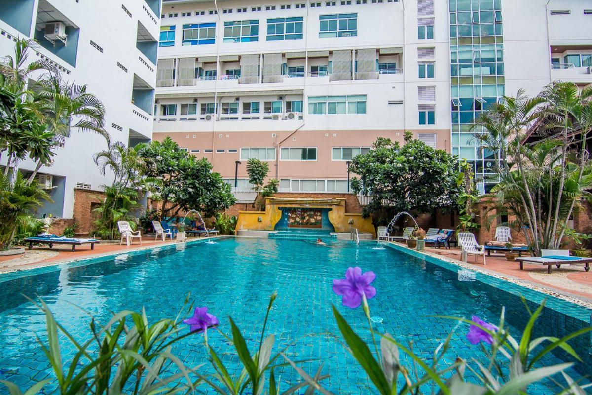 Sutus Court 7 Hotel Pattaya Exterior photo