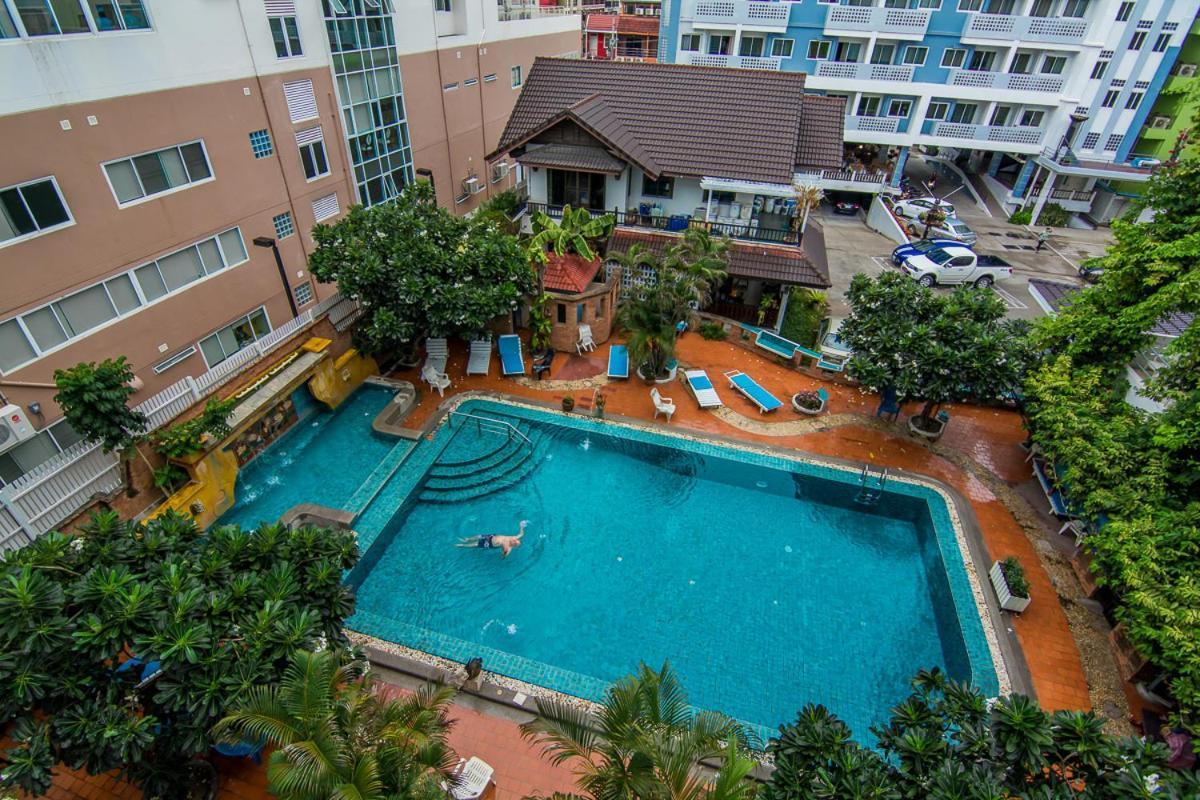 Sutus Court 7 Hotel Pattaya Exterior photo