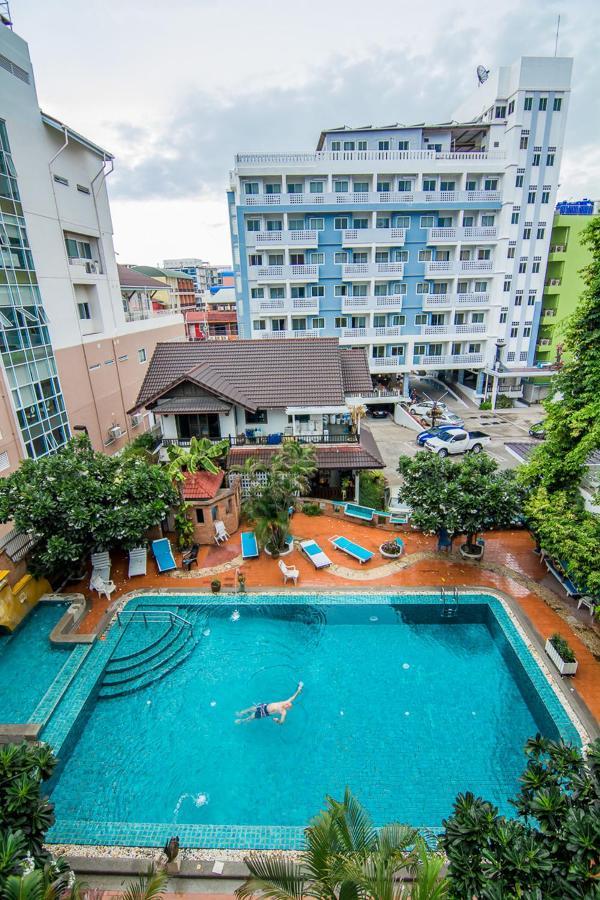 Sutus Court 7 Hotel Pattaya Exterior photo