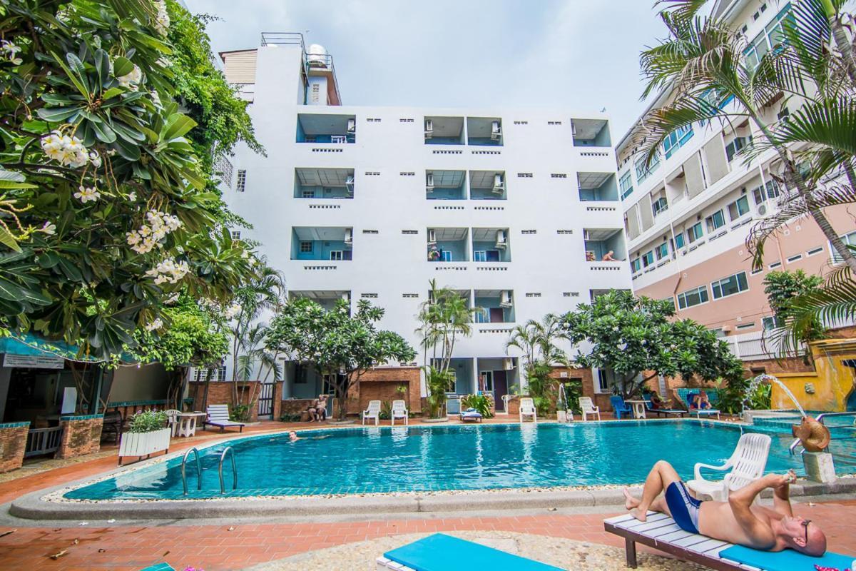 Sutus Court 7 Hotel Pattaya Exterior photo