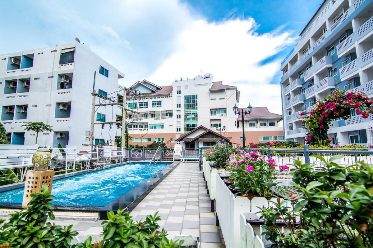 Sutus Court 7 Hotel Pattaya Exterior photo