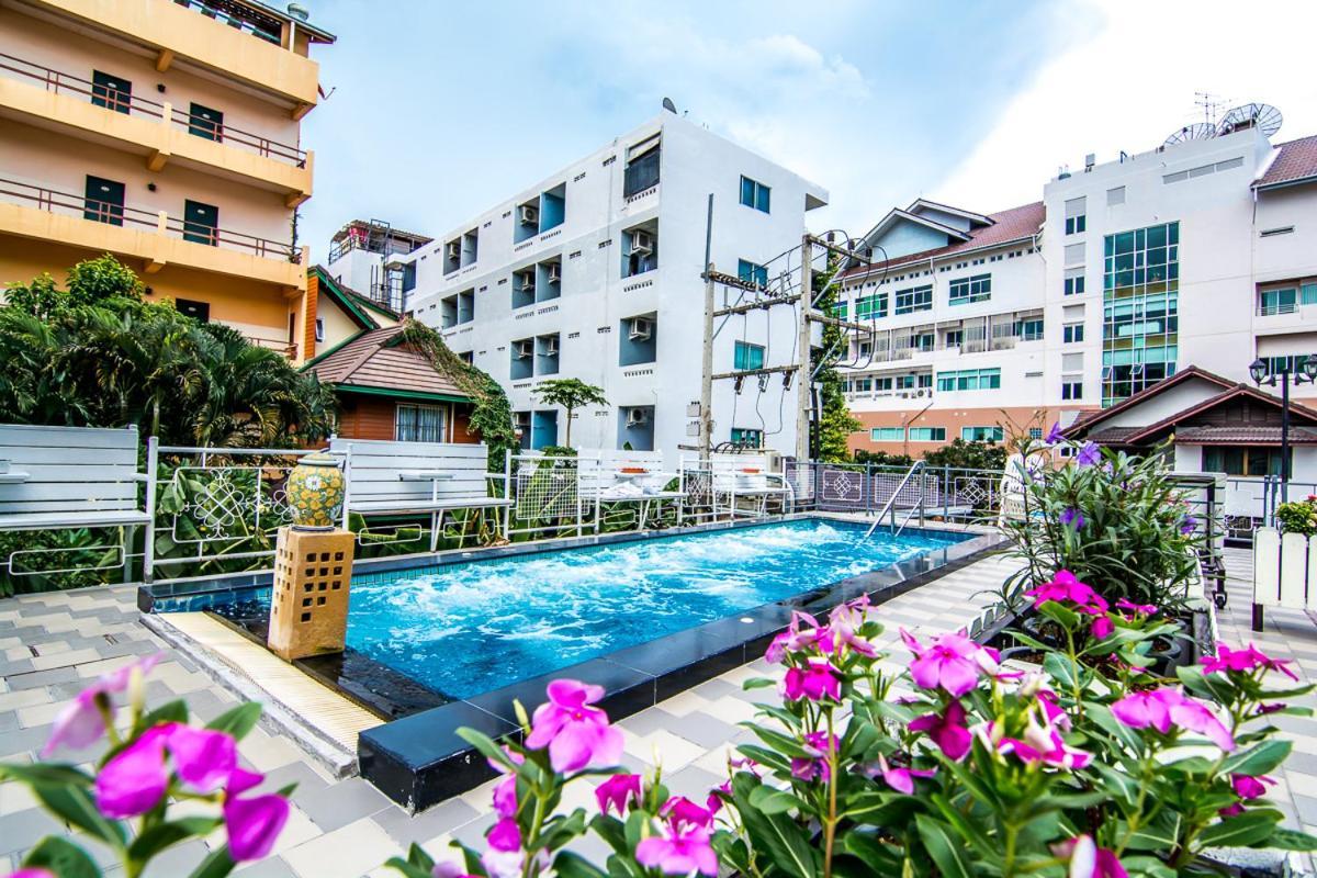 Sutus Court 7 Hotel Pattaya Exterior photo